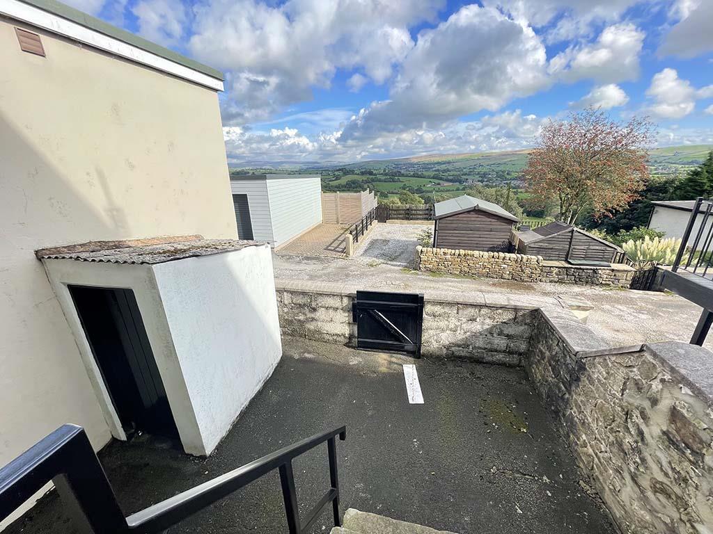 2 bedroom mid terrace house Let Agreed in Barnoldswick - Externally